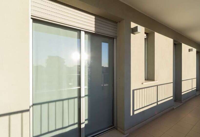 2 Bedroom Apartment, Housing32 Apartments