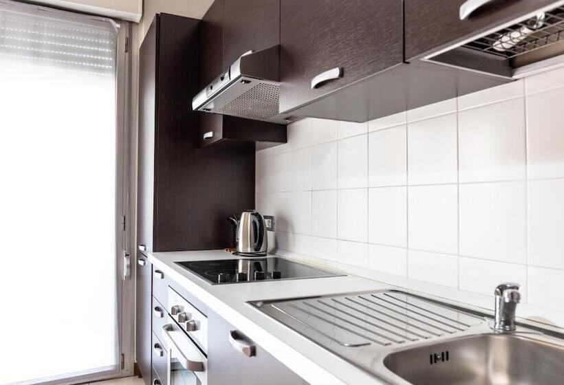 2 Bedroom Apartment, Housing32 Apartments