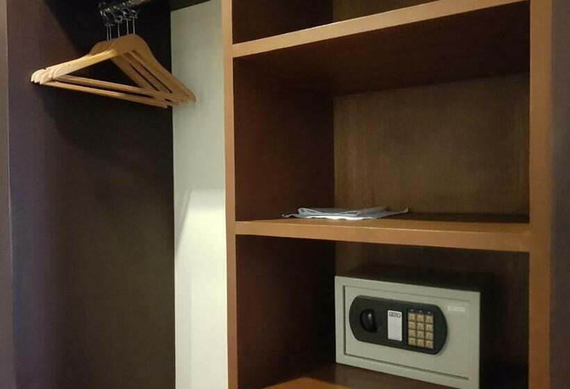 اتاق خانوادگی, Pangviman Place Resotel Sha Plus