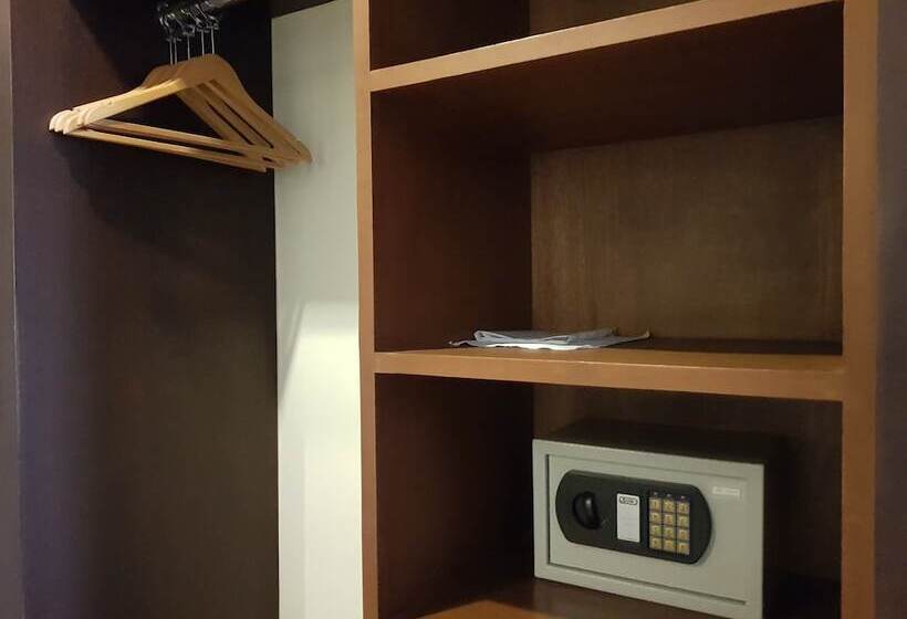 اتاق خانوادگی, Pangviman Place Resotel Sha Plus
