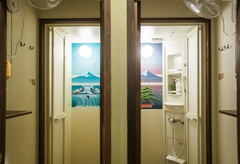 تختخواب در اتاق مشترک, Osaka Guest House U En