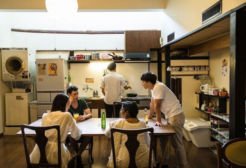 اتاق اکونومی, Osaka Guest House U En