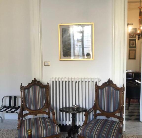 اتاق لوکس با بالکن, Palazzo Bernardini Suites