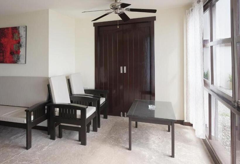 سوییت با چشم‌انداز دریا, Cliffside Resort