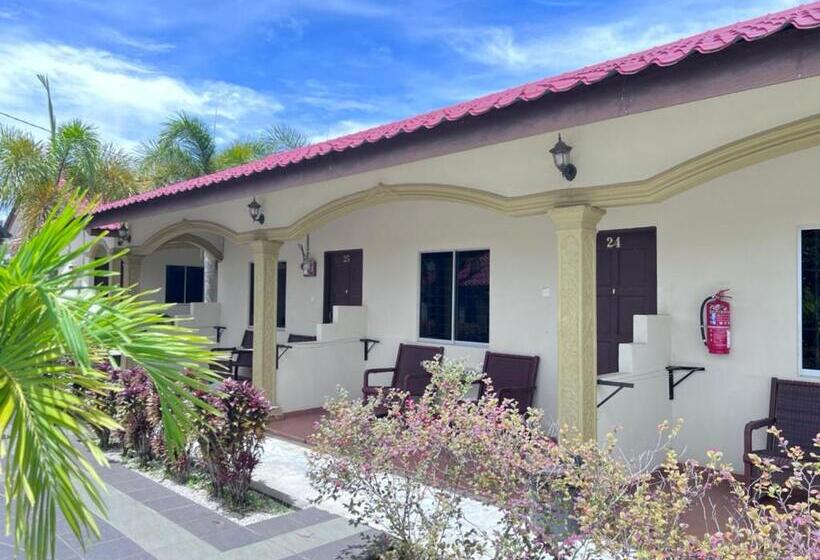 اتاق استاندارد سه نفره, Dhania Cenang Beach Motel