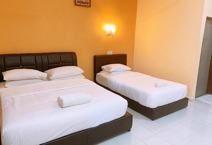 اتاق استاندارد سه نفره, Dhania Cenang Beach Motel
