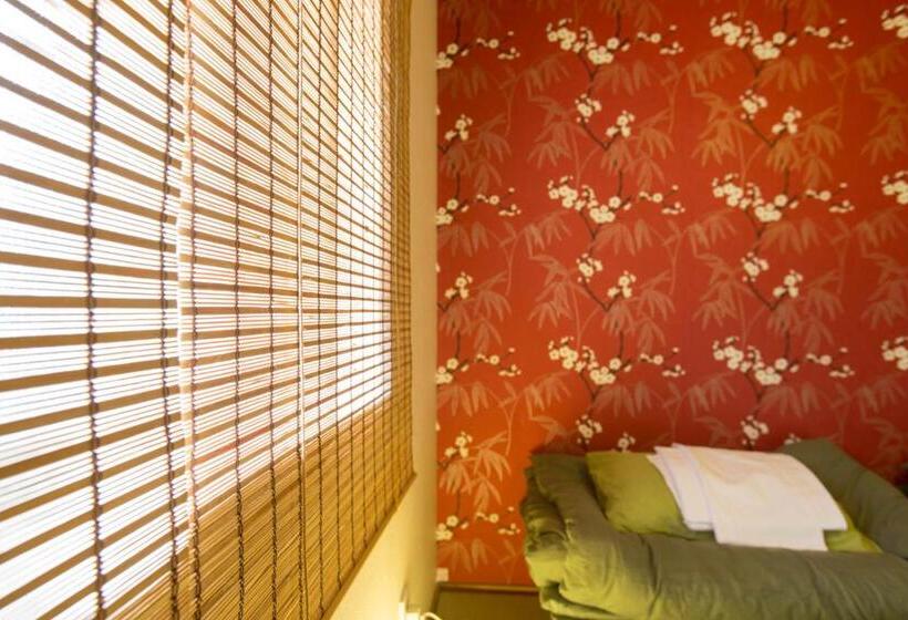 اتاق اکونومی, Osaka Guest House U En