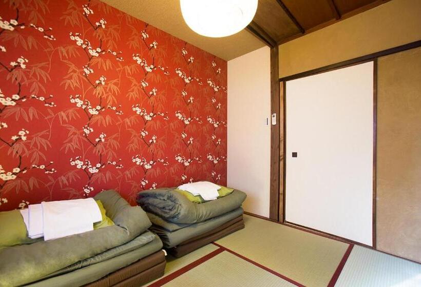 اتاق اکونومی, Osaka Guest House U En