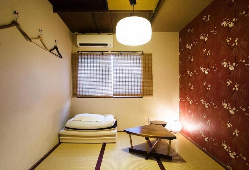 اتاق اکونومی, Osaka Guest House U En