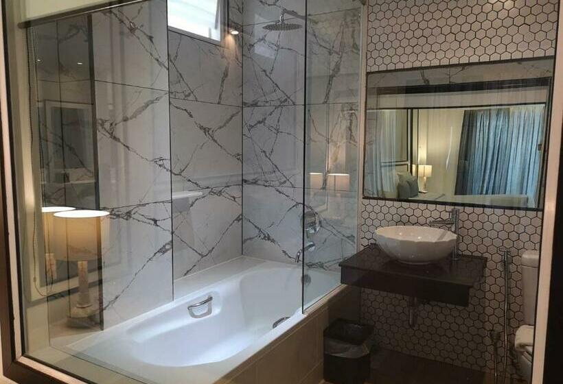 اتاق سوپریور, De Coze