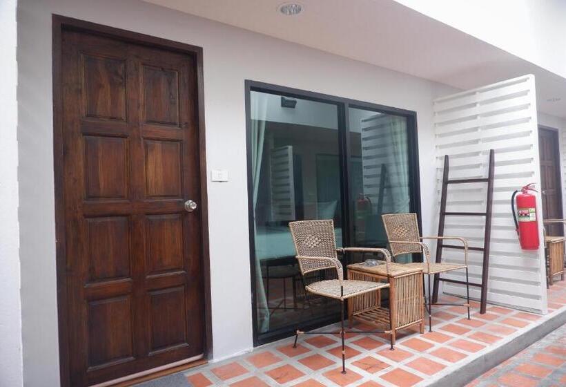 اتاق لوکس, Ibiza Phi Phi