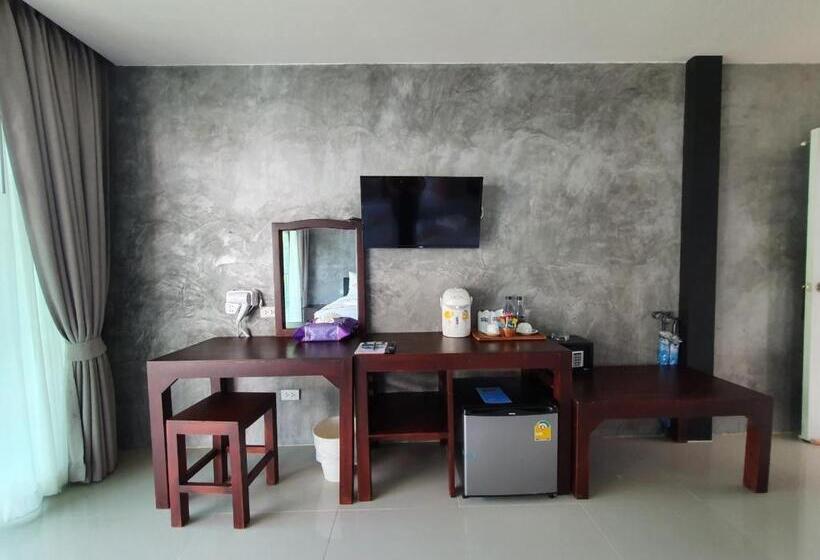 Deluxe Room Mountain View, Ibiza Phi Phi