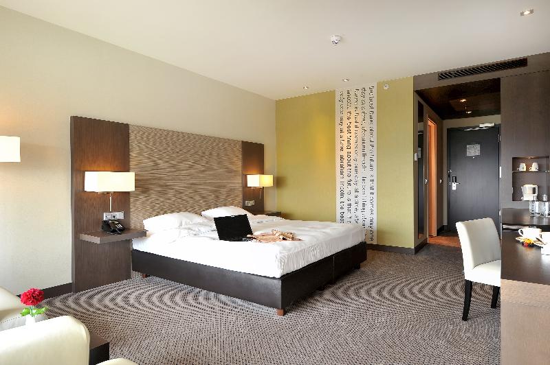 اتاق پرمیوم, Pride Plaza Hotel, Aerocity New Delhi