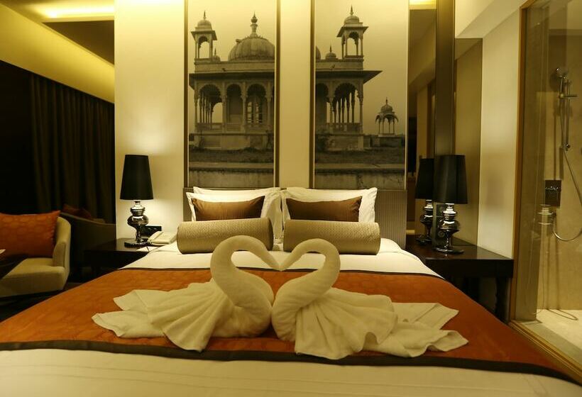 Deluxe Room, Pride Plaza  Aerocity Delhi