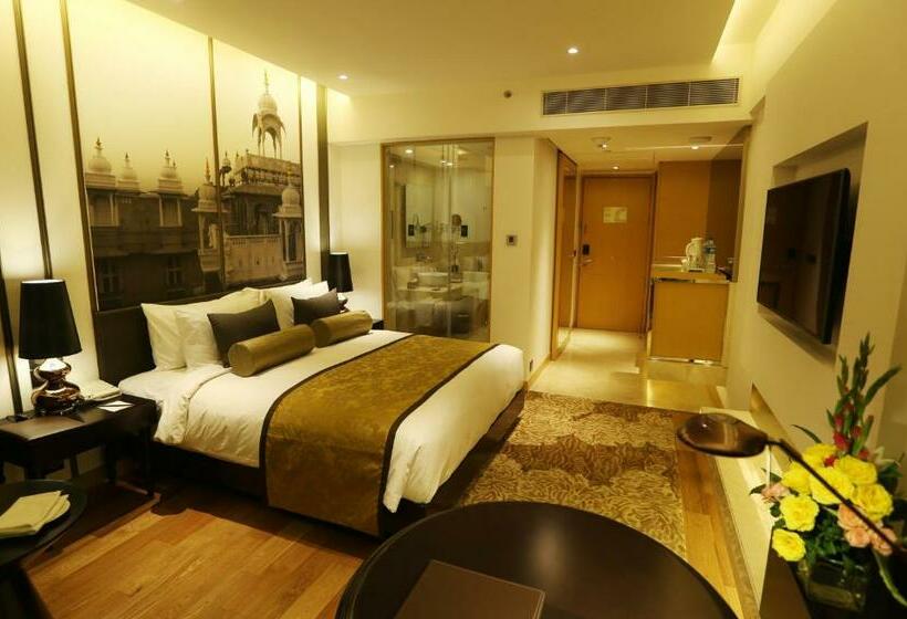 اتاق سوپریور با تخت بزرگ, Pride Plaza Hotel, Aerocity New Delhi