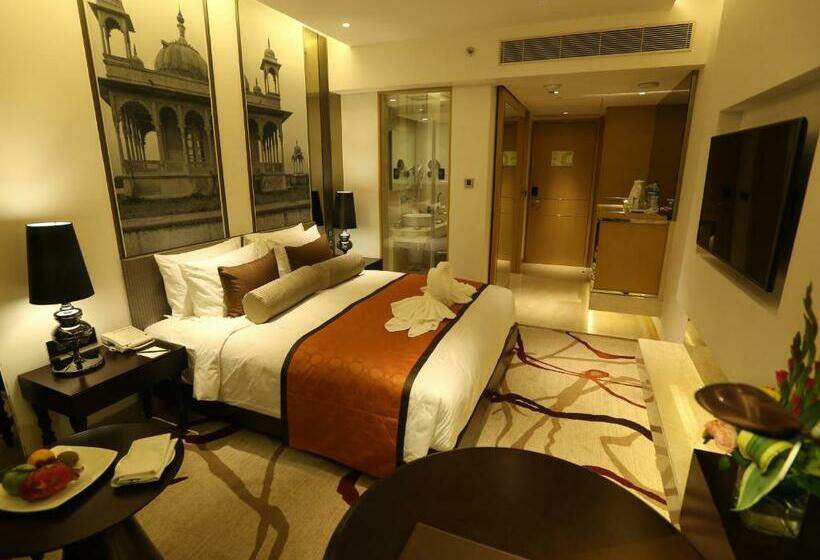 اتاق لوکس با تخت بزرگ, Pride Plaza Hotel, Aerocity New Delhi