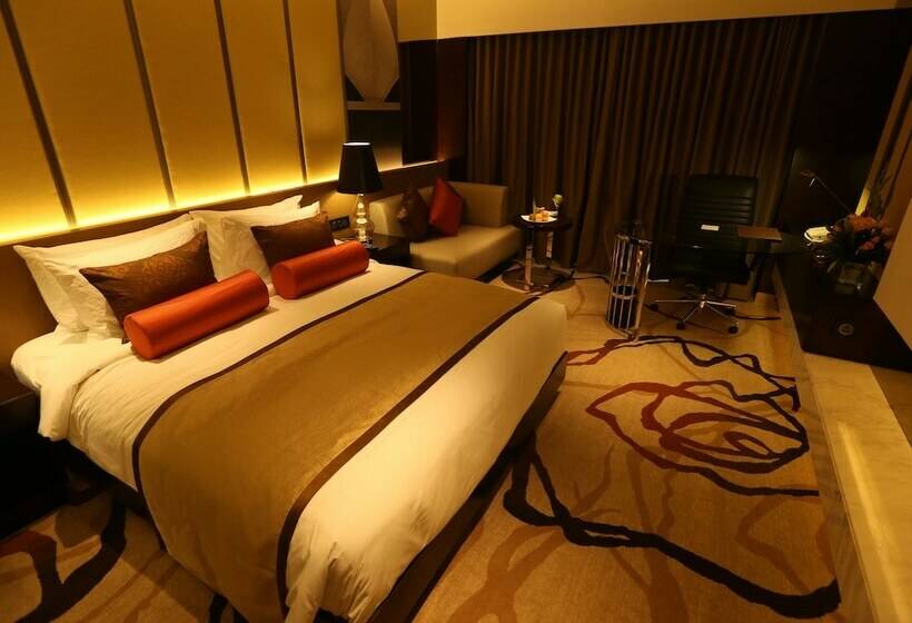 Deluxe Room, Pride Plaza  Aerocity Delhi