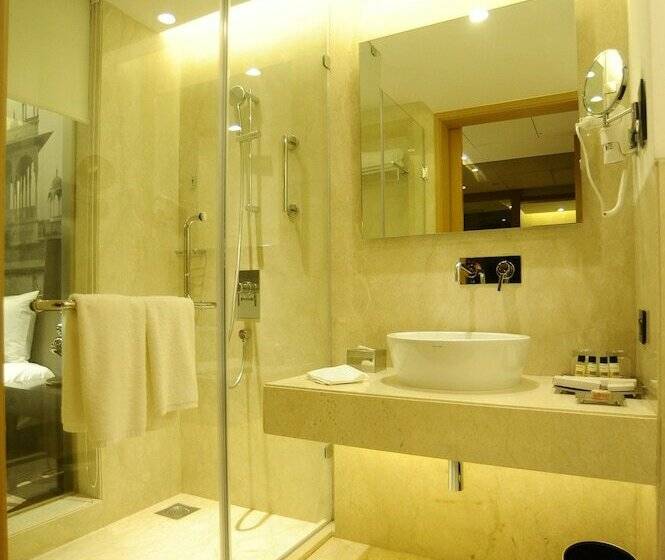 اتاق لوکس, Pride Plaza Hotel, Aerocity New Delhi