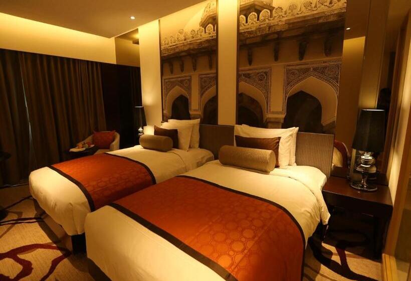 Deluxe Room, Pride Plaza  Aerocity Delhi