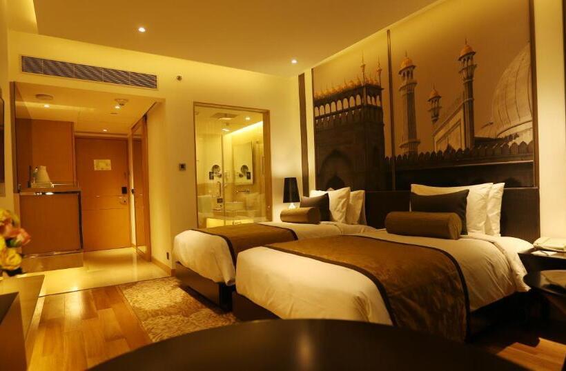 Superior Room, Pride Plaza  Aerocity Delhi