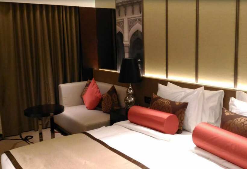 Deluxe Room, Pride Plaza  Aerocity Delhi