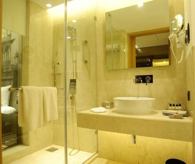 اتاق پرمیوم, Pride Plaza Hotel, Aerocity New Delhi