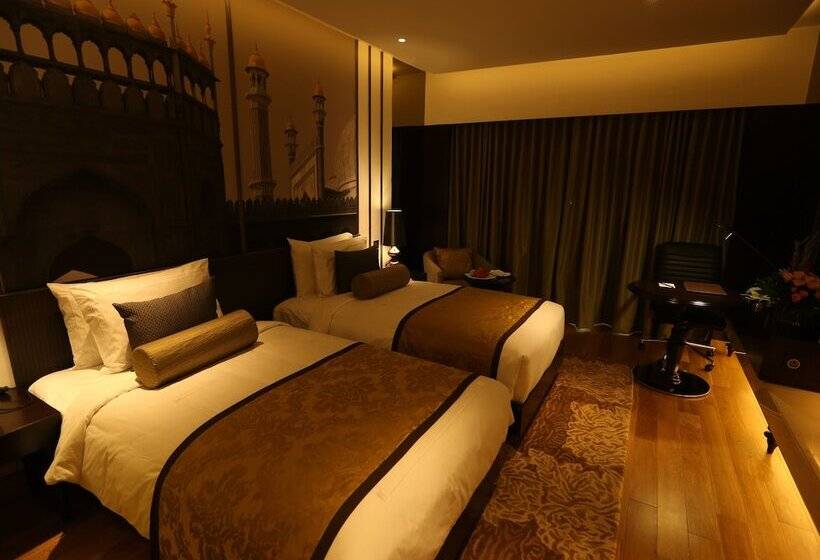 Superior Room, Pride Plaza  Aerocity Delhi