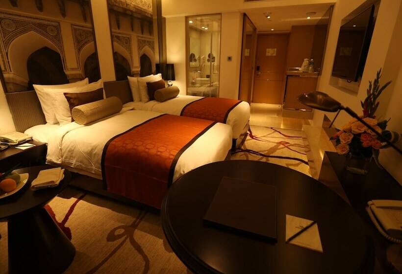 Deluxe Room, Pride Plaza  Aerocity Delhi