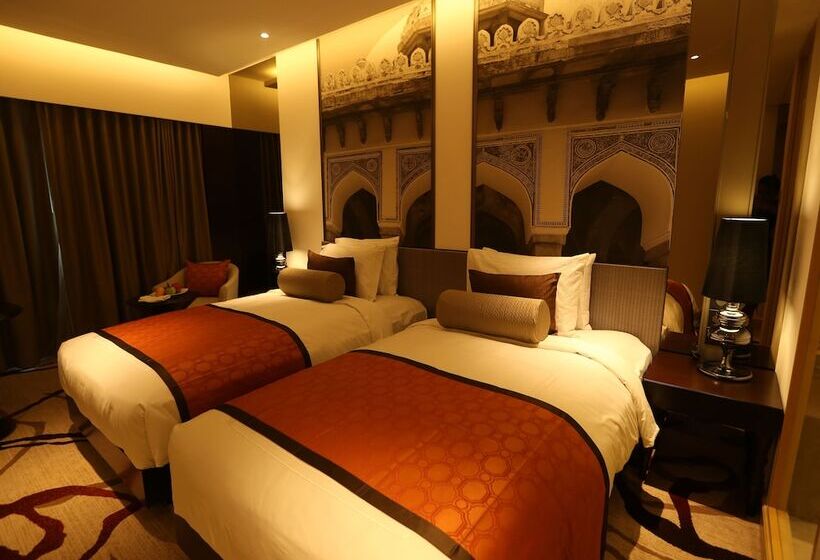 Deluxe Room, Pride Plaza  Aerocity Delhi