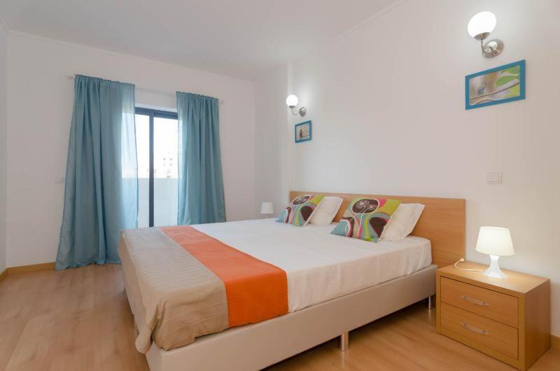 1 Bedroom Apartment, Rocha Tower By Beach Rentals