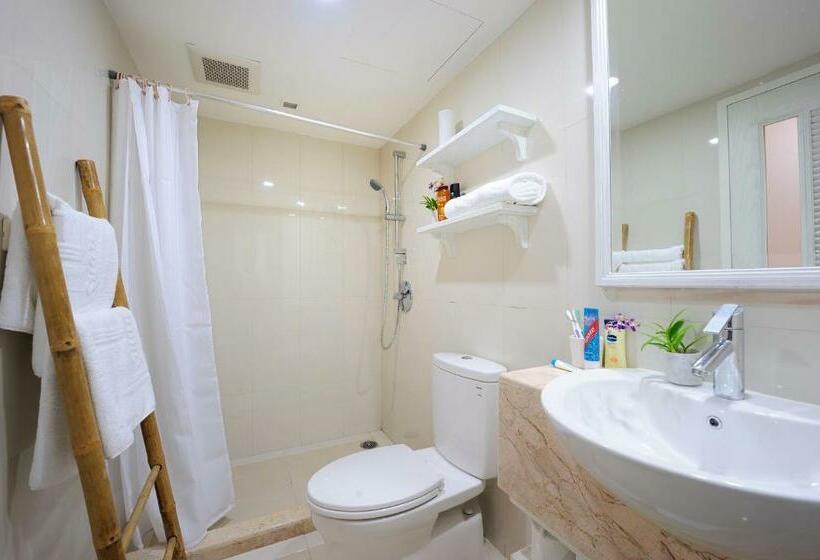 سوییت, Sabai Sathorn Service Apartment