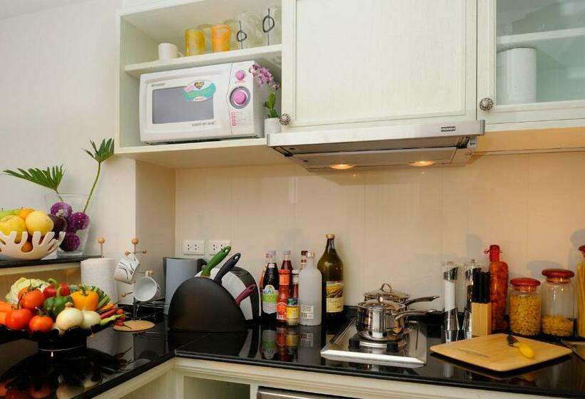 سوییت, Sabai Sathorn Service Apartment