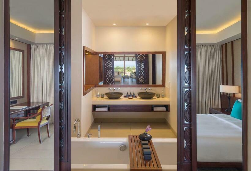 اتاق لوکس با چشم‌انداز دریا, Anantara Kalutara Resort