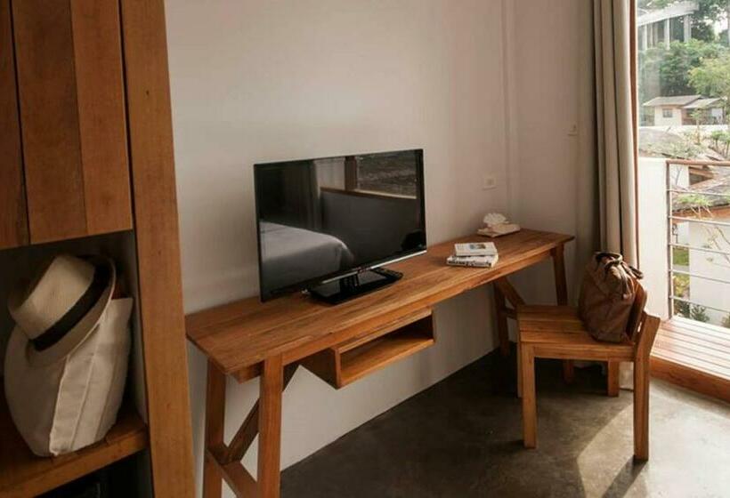 اتاق اکونومی, Escape Beach Resort   New Look Renovated
