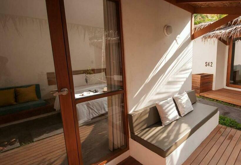 بانگلوی استاندارد, Escape Beach Resort   New Look Renovated