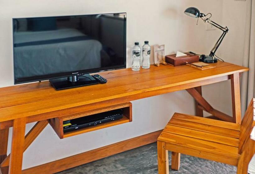 بانگلوی استاندارد, Escape Beach Resort   New Look Renovated
