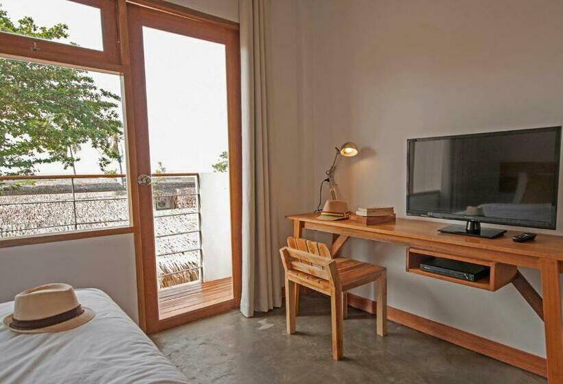 اتاق اکونومی, Escape Beach Resort   New Look Renovated