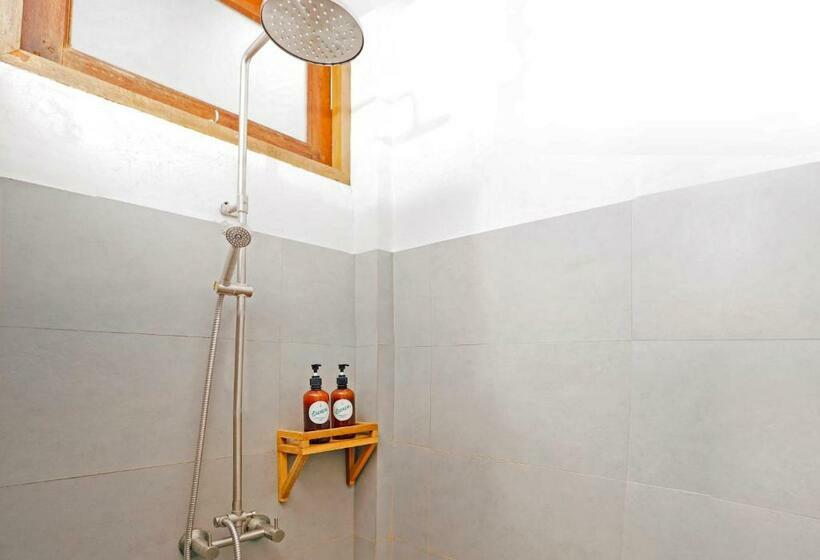 اتاق اکونومی, Escape Beach Resort   New Look Renovated