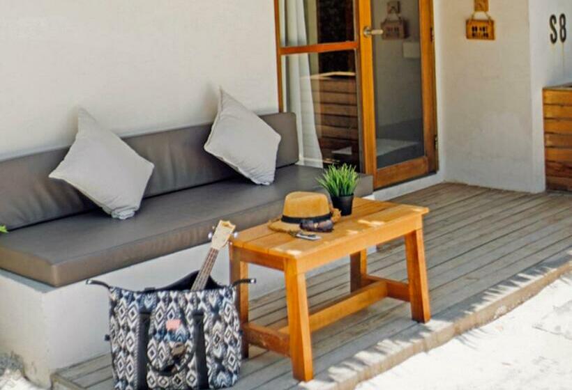 بانگلوی استاندارد, Escape Beach Resort   New Look Renovated