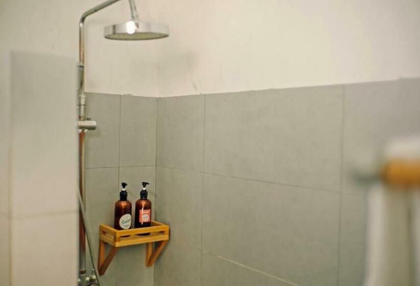 بانگلوی استاندارد, Escape Beach Resort   New Look Renovated