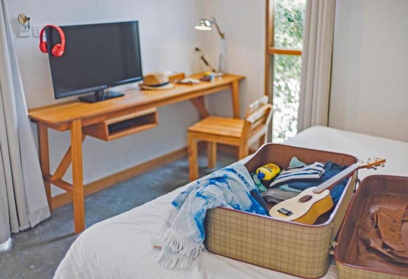 بانگلوی استاندارد, Escape Beach Resort   New Look Renovated