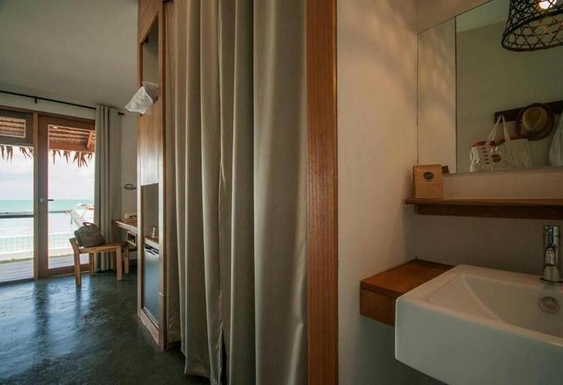 بانگلوی استاندارد, Escape Beach Resort   New Look Renovated