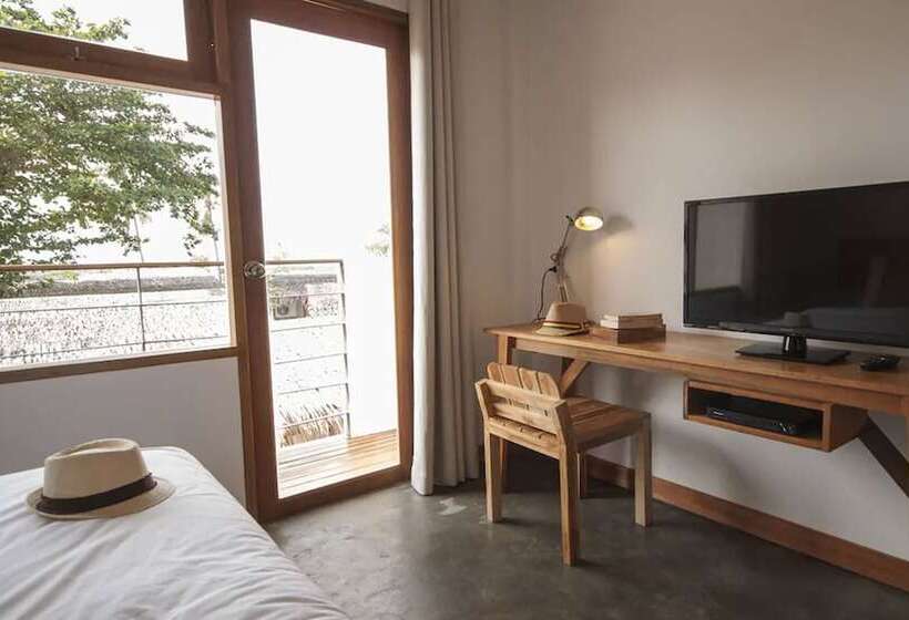 اتاق اکونومی, Escape Beach Resort   New Look Renovated