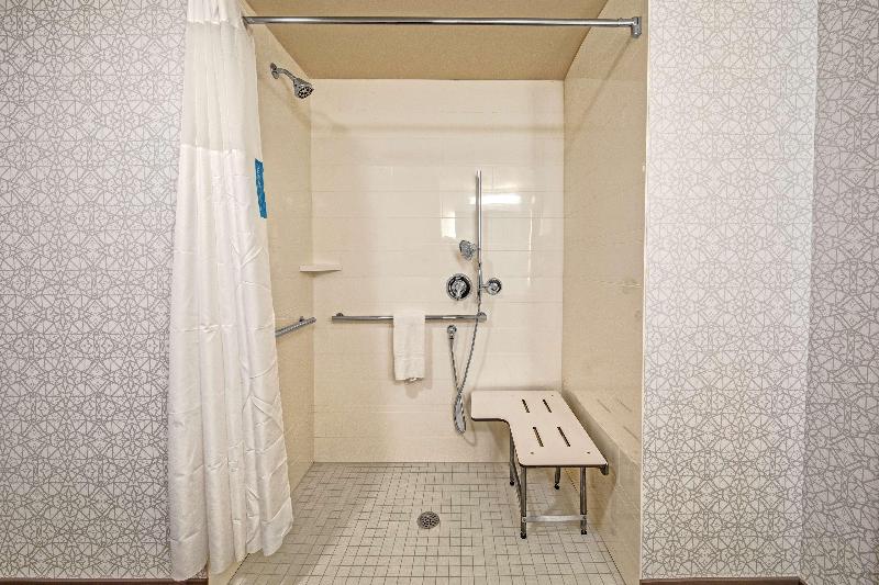 اتاق اکونومی, Escape Beach Resort   New Look Renovated
