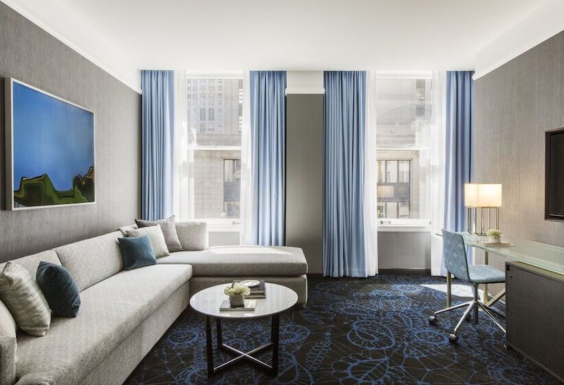 Suite Adapted for people with reduced mobility, Kimpton Gray