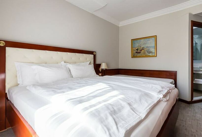 سوییت خانوادگی, Mediterranee Family Hotel & Spa