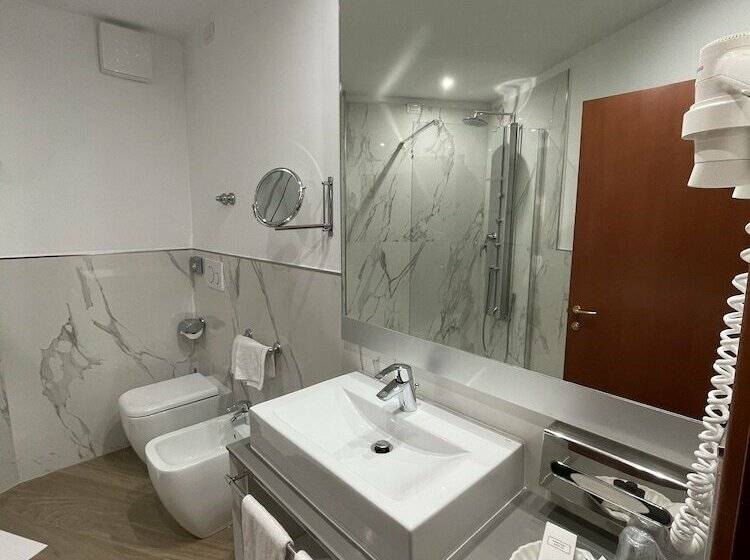 سوییت خانوادگی, Mediterranee Family Hotel & Spa