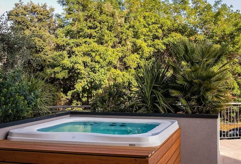 سوییت خانوادگی, Mediterranee Family Hotel & Spa