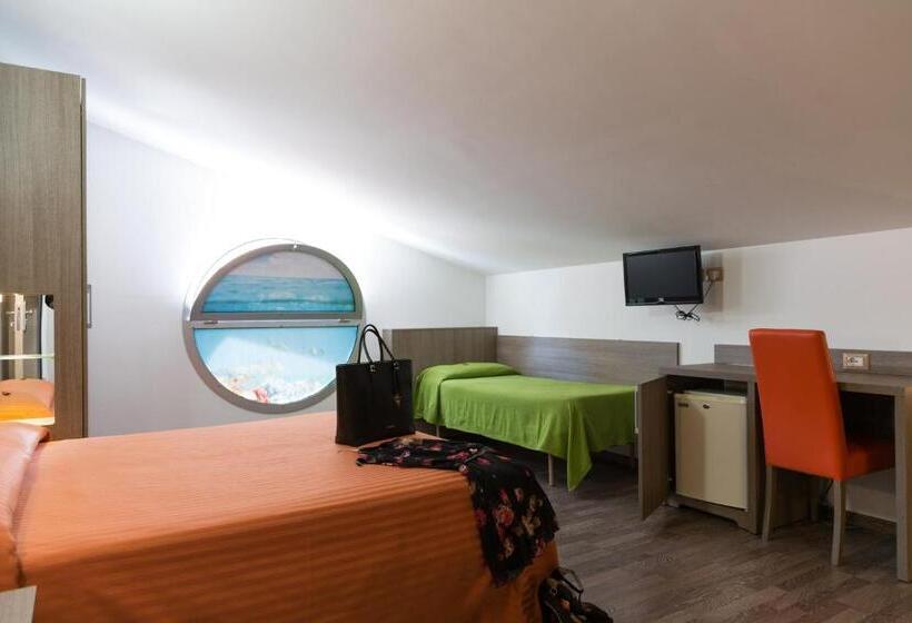 Economy Quadruple Room, Miramare