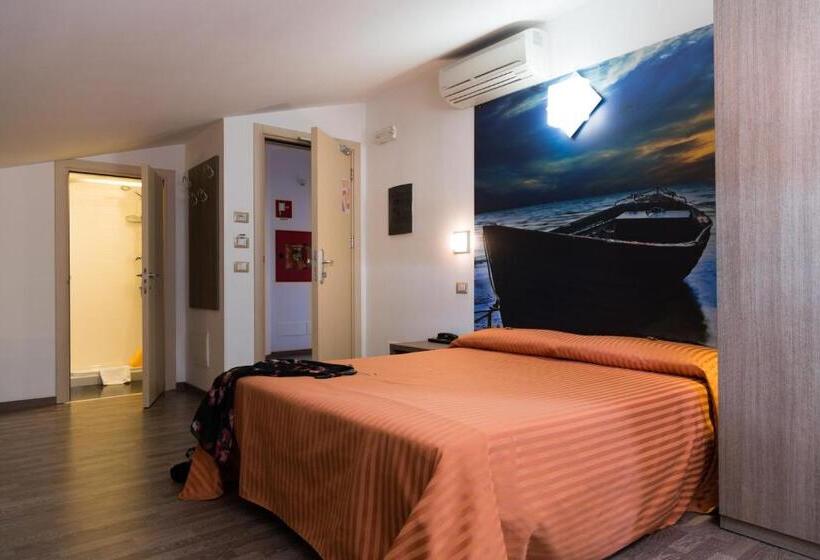 Economy Quadruple Room, Miramare